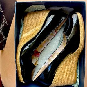 Woman’s Size 10M black patent leather / espadrille platform shoes